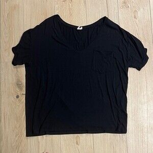 Kyte BABY Black Short Sleeve V-Neck‎ Tee